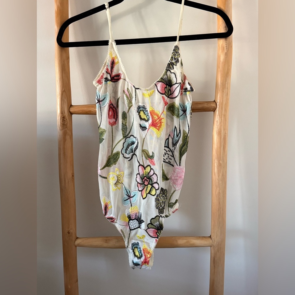 Honey Punch Women’s floral one piece ; Size Small